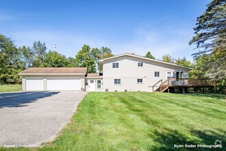 Building Photo - Downtown Rockford Single Family Home on Wh...