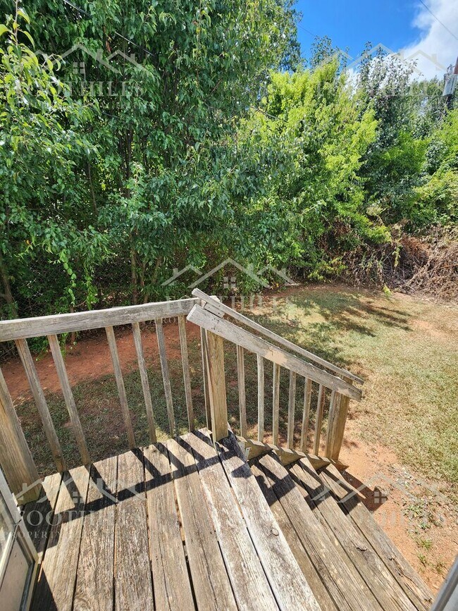 Building Photo - 3 Bedroom, 2 Bath Home Near Portman Marina...