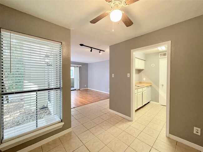 Building Photo - 3500 Tangle Brush Dr