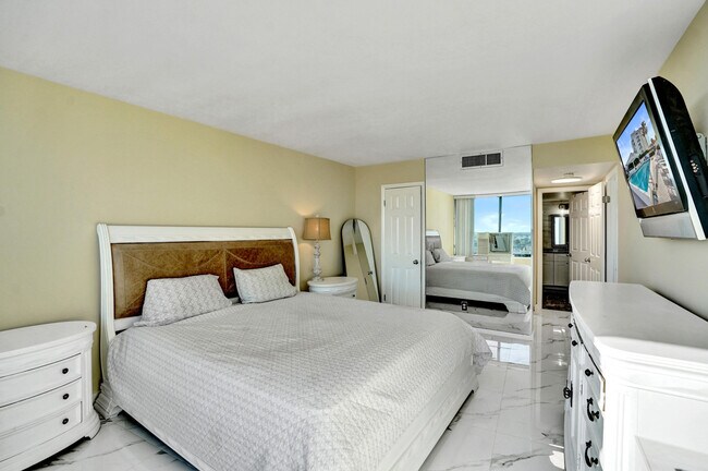 Building Photo - 3590 S Ocean Blvd