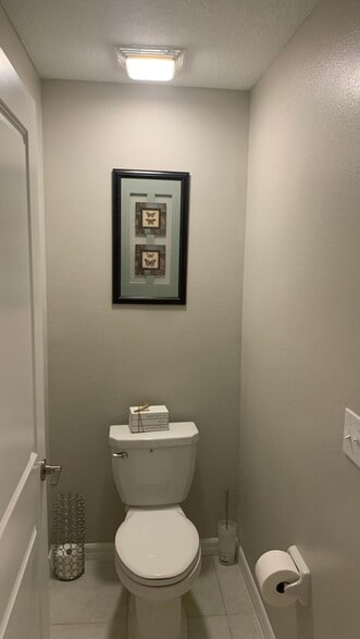Building Photo - 584 Royal Empress Dr