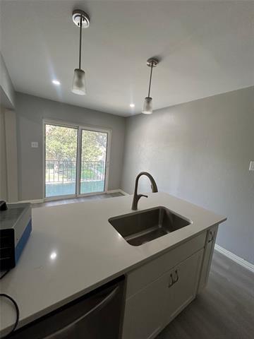 Building Photo - 5826 Sandhurst Ln