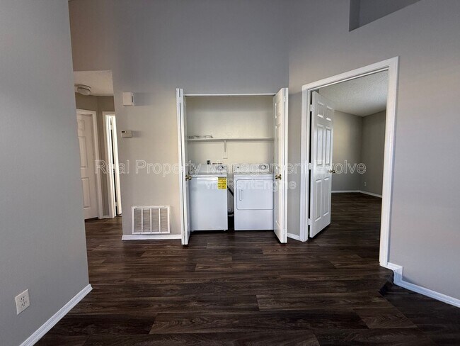 Building Photo - 455 S Mesa Dr