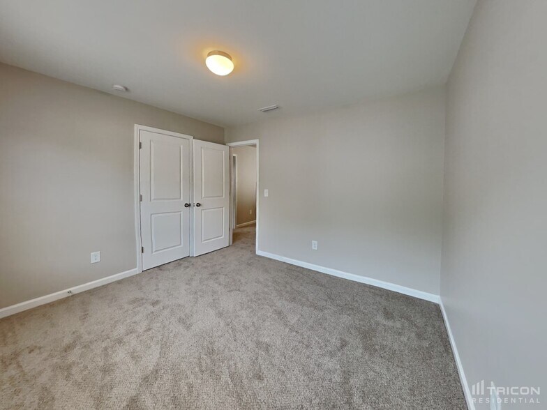 Building Photo - 4910 Red Poll Dr