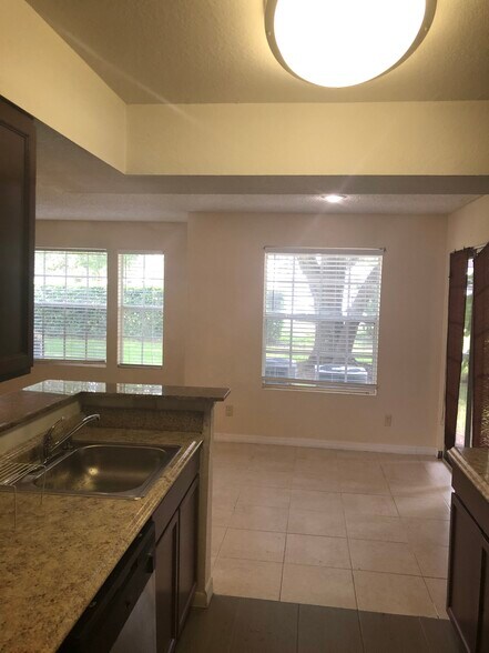 Building Photo - 11582 Westwood Blvd