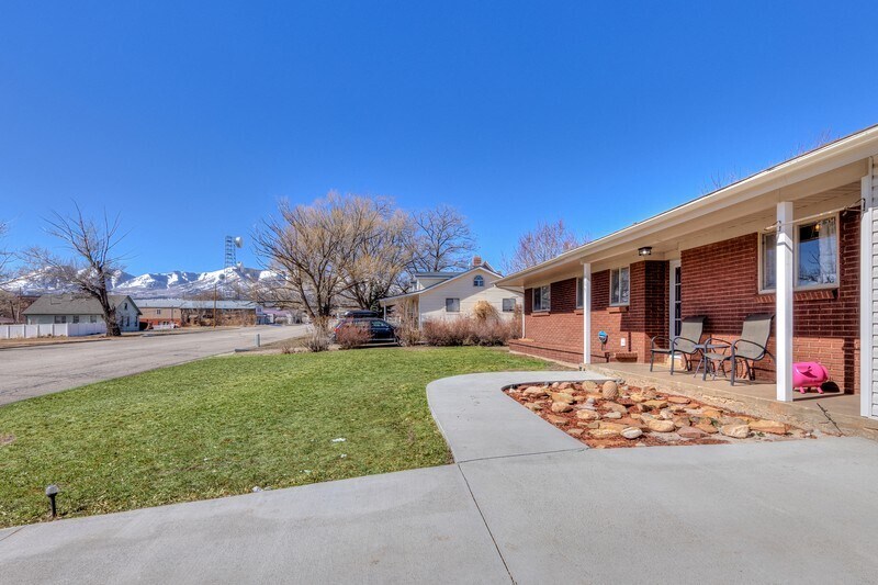 Building Photo - 165 E 200 S