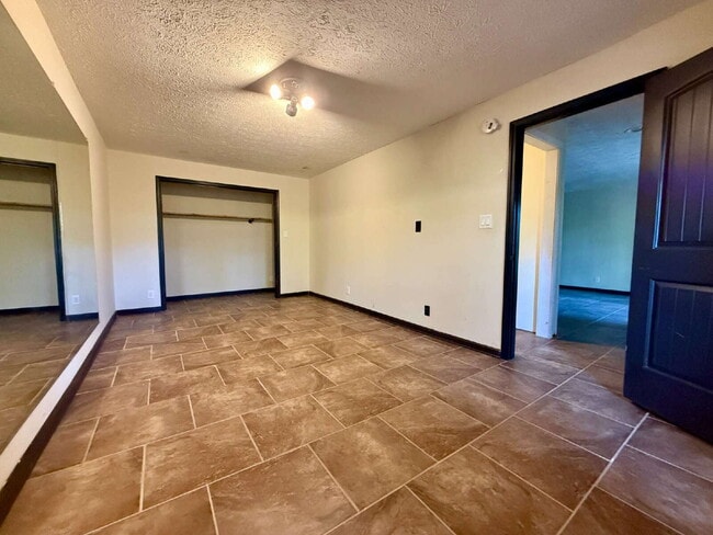 Building Photo - 3BR/2.5BA Home in Clarksville on Red River