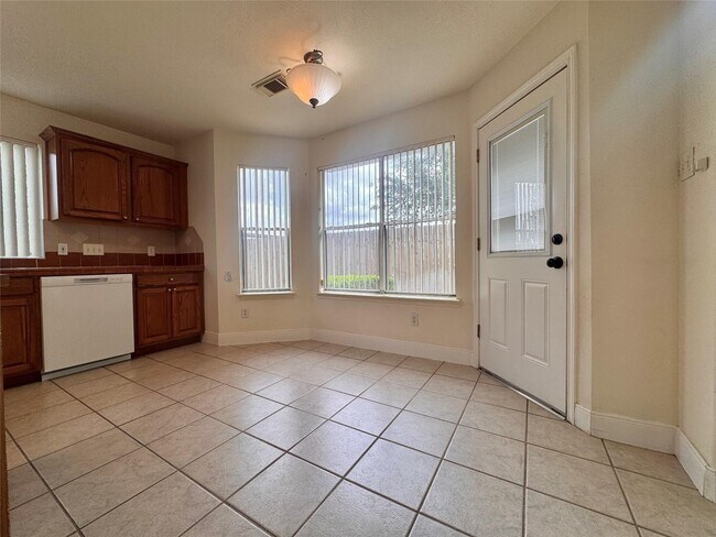 Building Photo - 8530 Regalbrook Dr