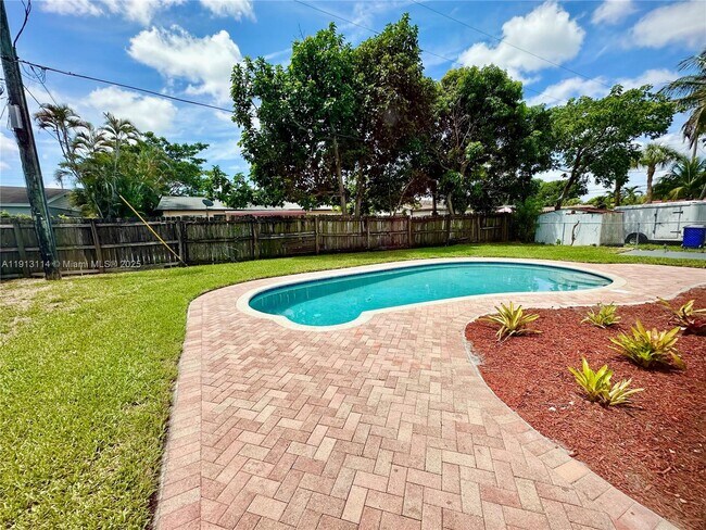 Building Photo - 6570 NW 6th Ct