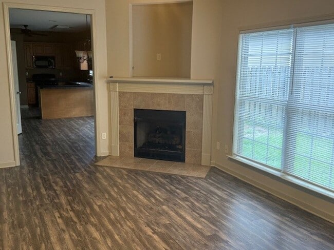 Building Photo - Nice 3 Bed 2 Bath Home! Available Now!