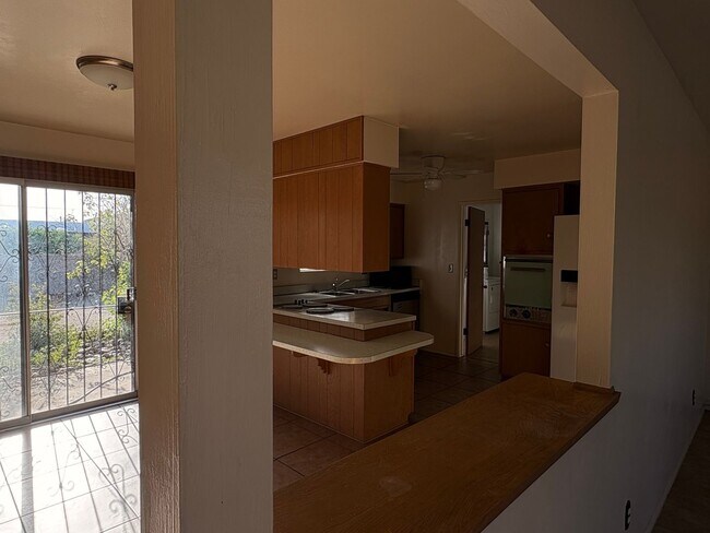 Building Photo - 2565 N Euclid Ave