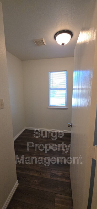 Building Photo - 629 Dorchester Dr