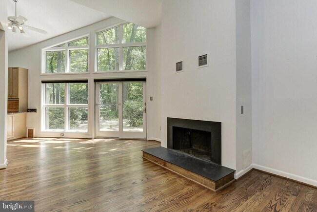 Building Photo - 10373 Currycomb Ct