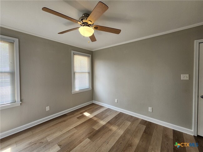 Building Photo - 564 Laurel Ln