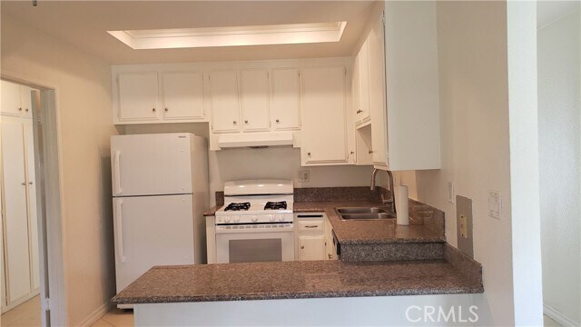 Building Photo - 16562 Goldenwest St