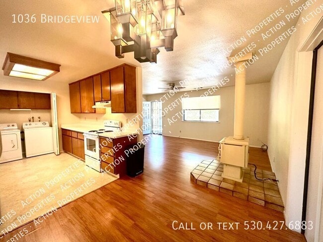 Building Photo - 1036 Bridgeview-