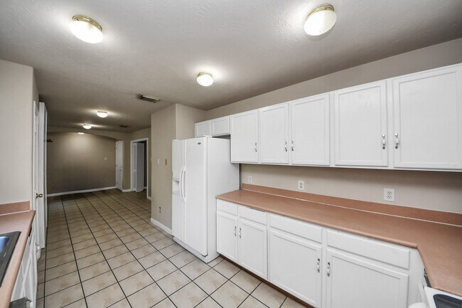 Building Photo - 3211 Carmel Valley Dr