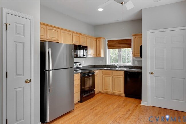 Building Photo - 6817 Kensington Ave