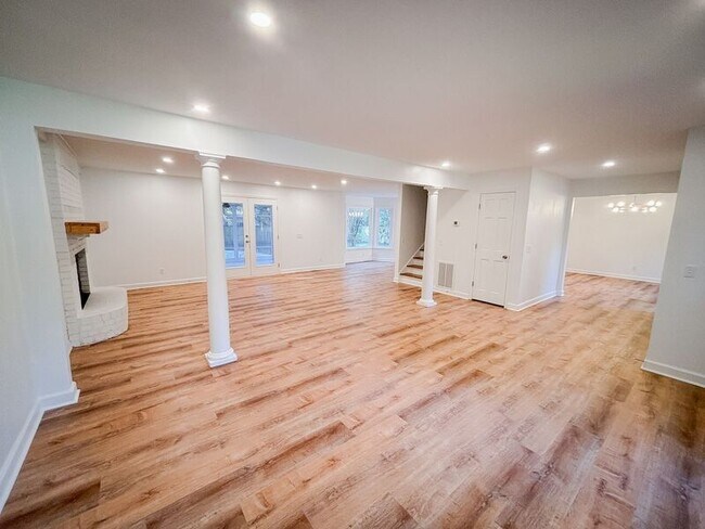 Building Photo - 104 Stratford Dr