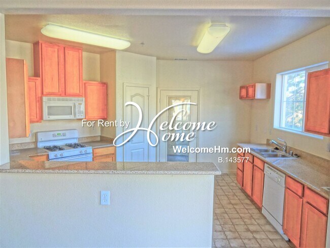 Building Photo - Spacious Triana North Townhome