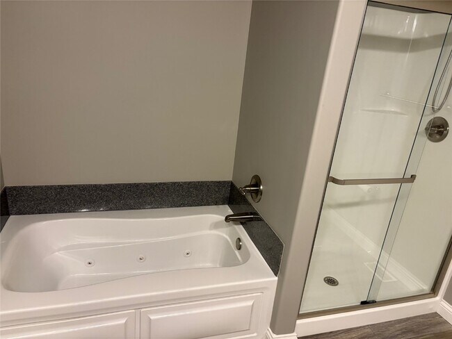 Building Photo - 22 Tennis Ct