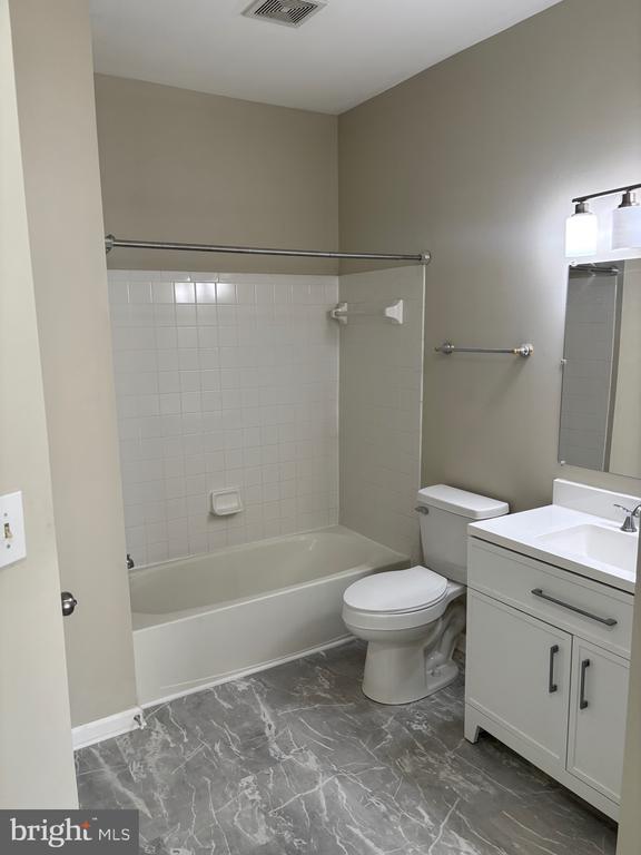 Building Photo - 11330 Westbrook Mill Ln