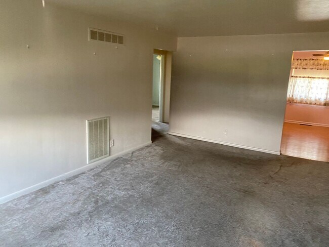 Building Photo - 2516 W Newman Pkwy