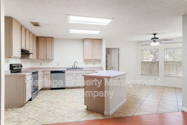 Building Photo - 17427 Sapphire Rim Dr
