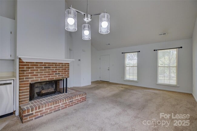 Building Photo - 405 N Summit Ave