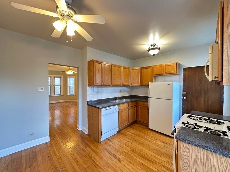 Building Photo - 4041 N Paulina St
