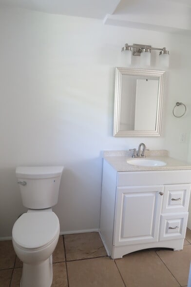 Bathroom - 1739 Kamohoalii St