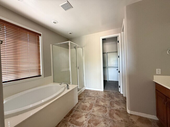 Building Photo - Lovely Chandler 4 Bedroom!