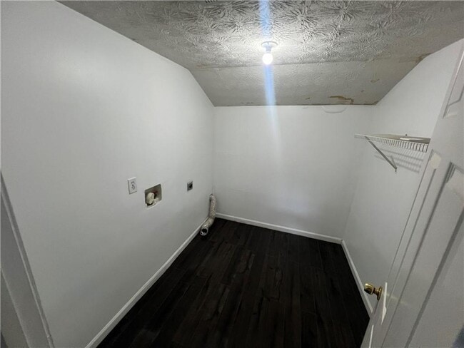 Building Photo - 5568 Elderberry Ln