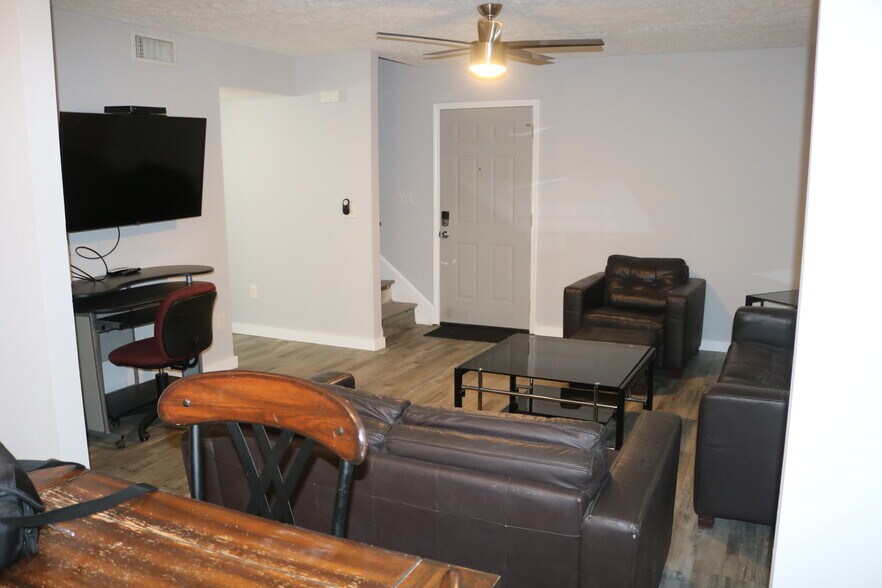 Building Photo - 3830 Kensingwood Trce