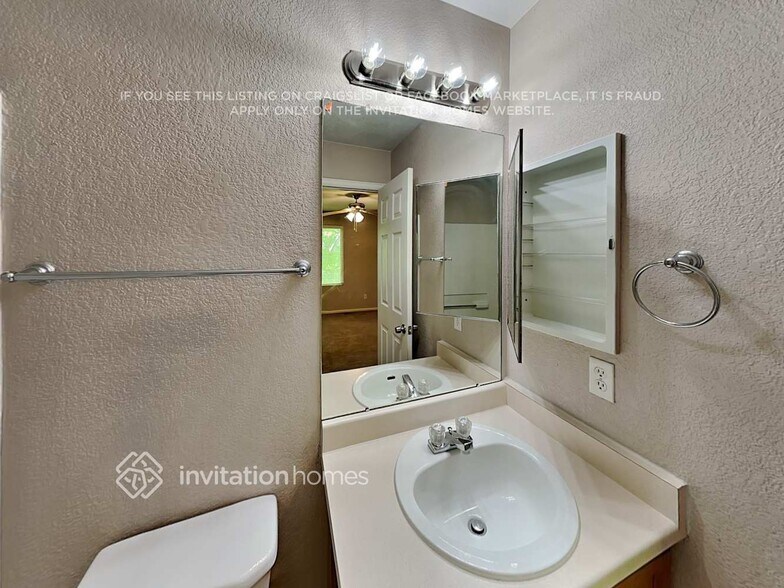 Building Photo - 1465 Hummingbird Cir