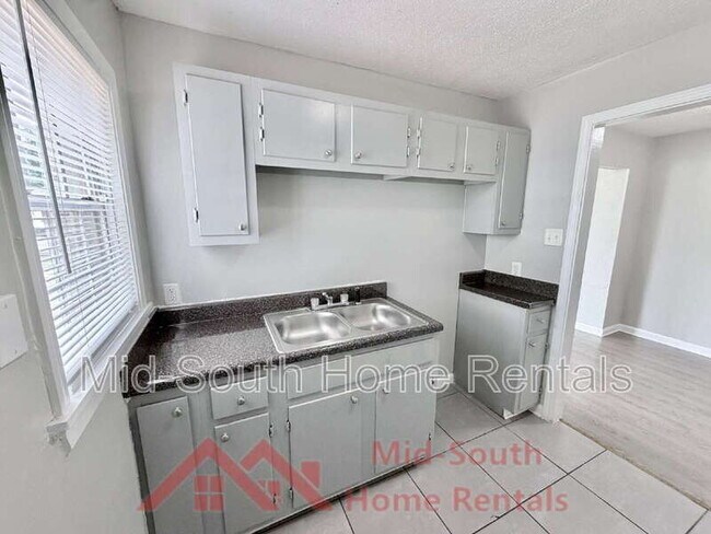 Building Photo - 83 Eastview Dr