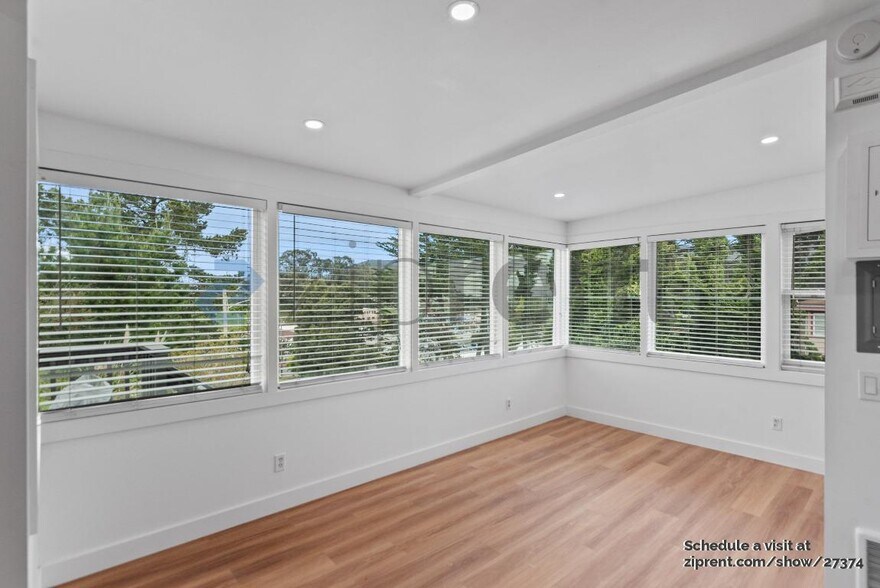 Building Photo - 815 Camaritas Ave