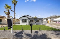 Building Photo - 1440 E Pierce St