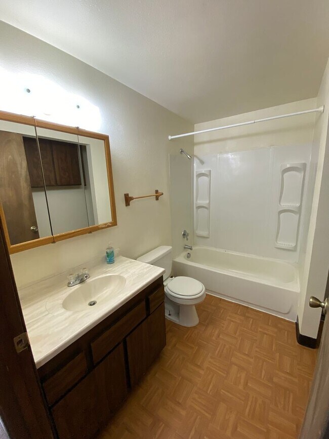 Building Photo - Ash St. Duplex