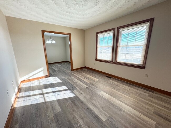 Building Photo - 108 Seymour Dr