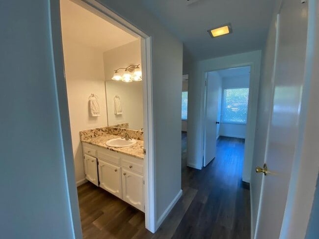 Building Photo - 4145 W Capitola Ave