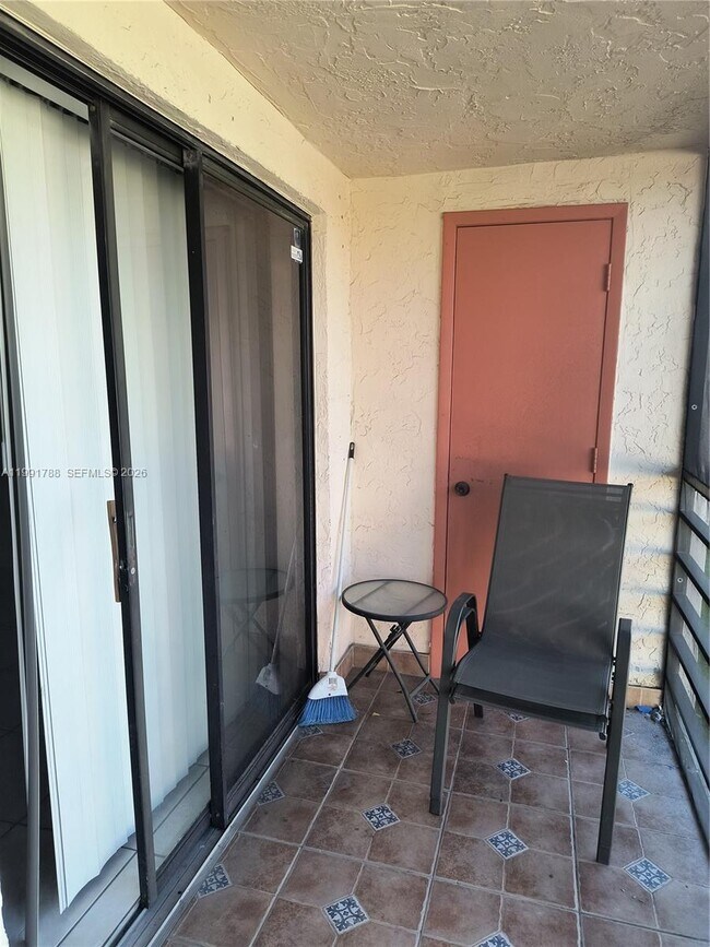 Building Photo - 850 NE 209th Terrace