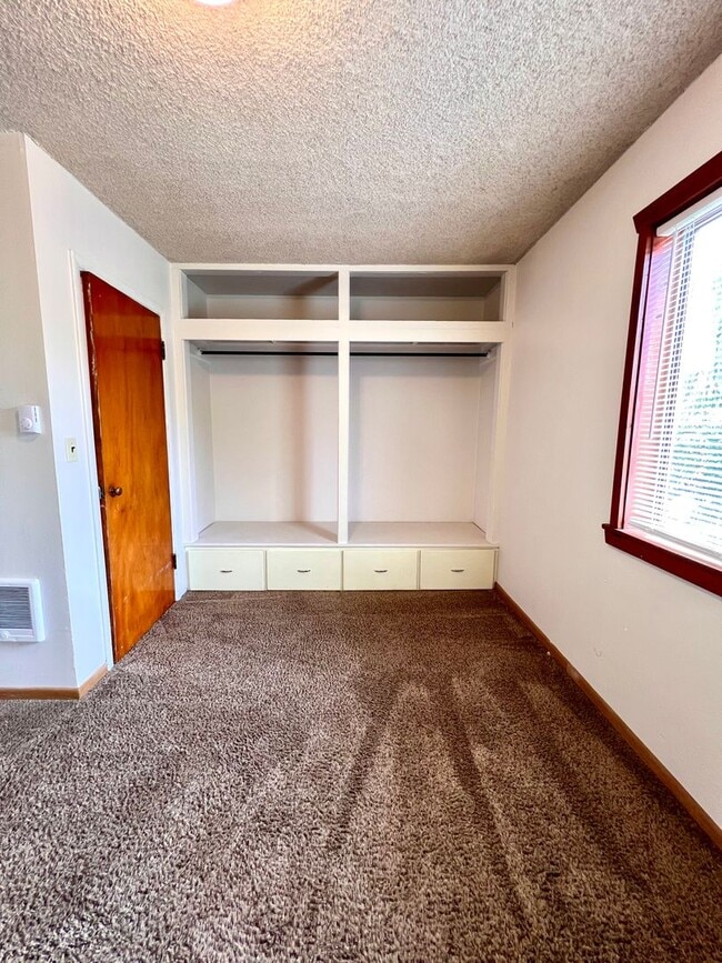 Building Photo - c1522