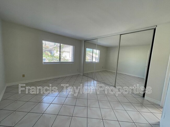 Building Photo - 1937 Maverick Glen