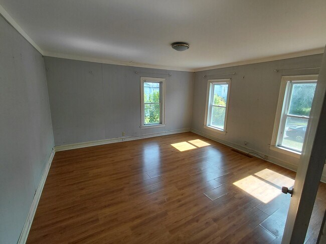 Building Photo - 16 Goethe St