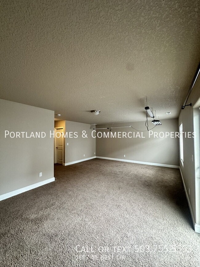 Building Photo - 3607 NE 81st Cir