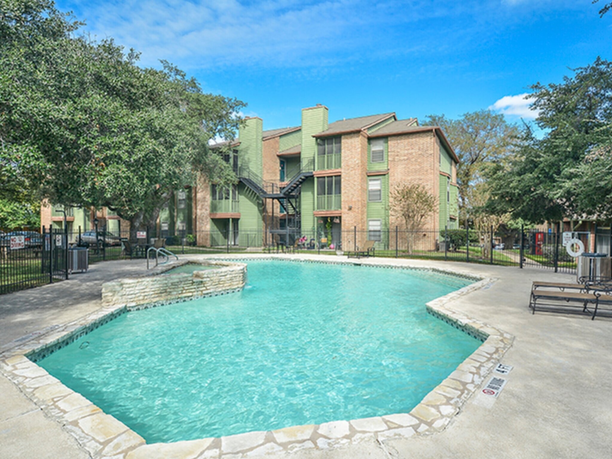 Building Photo - 600 Barwood Park