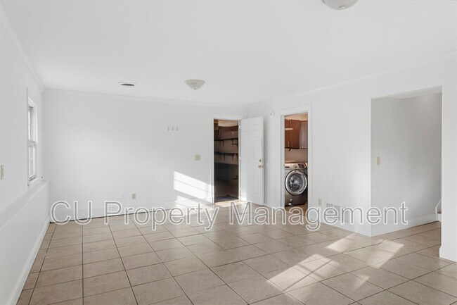 Building Photo - 1903 Sumac Dr