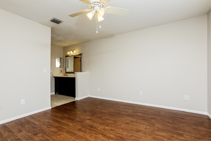 Building Photo - 1685 Torrington Cir