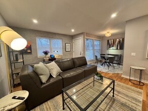 Building Photo - 116 Beethoven St